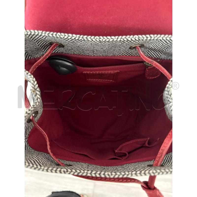 ZAINETTO DONNA TIMBERLAND ECO PELLE FANTASIA FRECCETTE NERE E BIANCHE CON RIFINITURE BORDEAUX  | Mercatino dell'Usato Corciano 4
