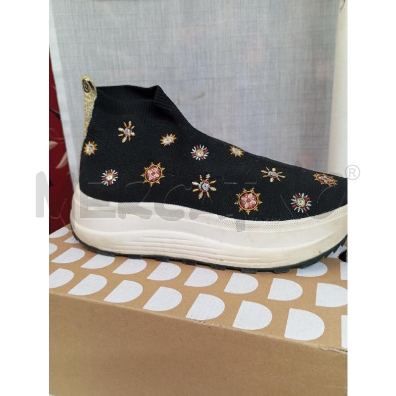 STIVALETTI DONNA DESIGUAL NERO FIORI | Mercatino dell'Usato Montemurlo 2