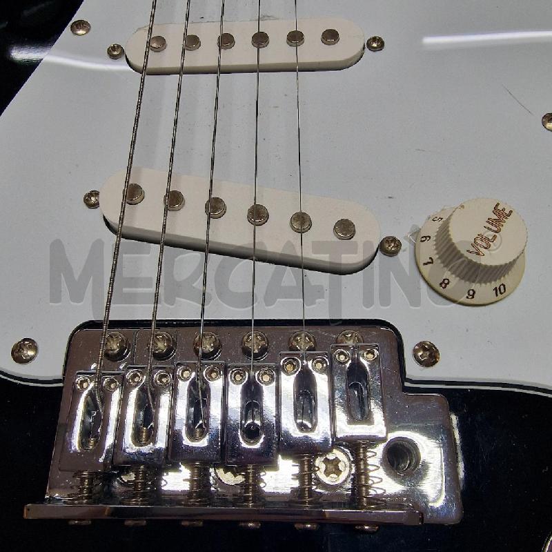 CHITARRA ELETRICA CON AMPLIFICATORE SAUNSAUTION | Mercatino dell'Usato Pavia 4