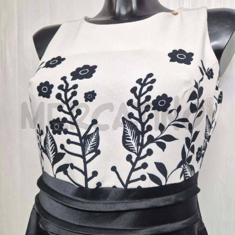 ABITO DONNA RINASCIMENTO LUNGO NERO CORPETTO BIANCO FLOREALE | Mercatino dell'Usato Cervia 2