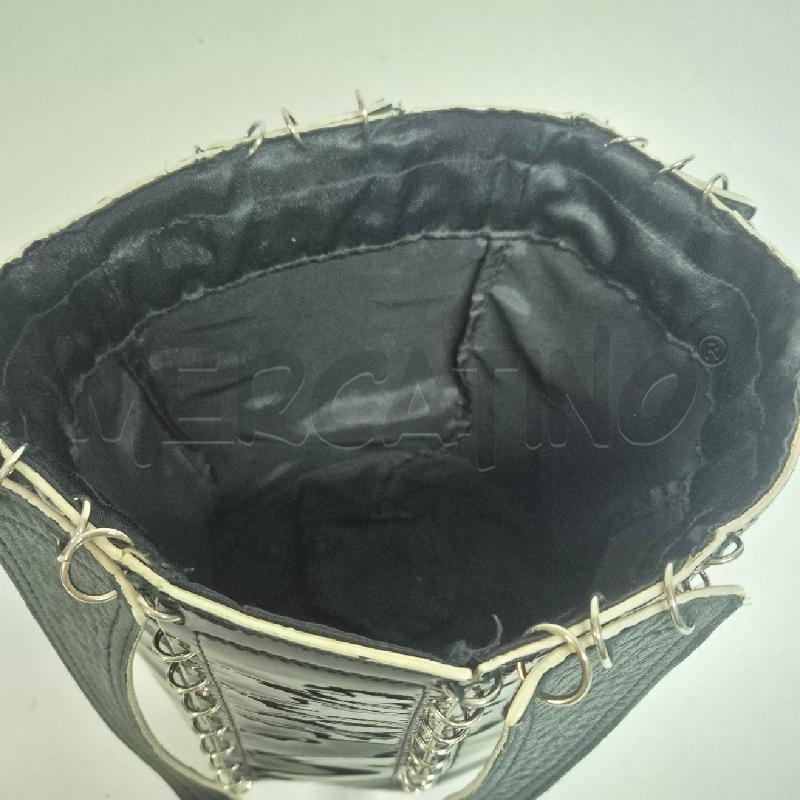 BORSA DONNA SECCHIELLO NERO VERNICE CON ANELLI | Mercatino dell'Usato Cervia 5
