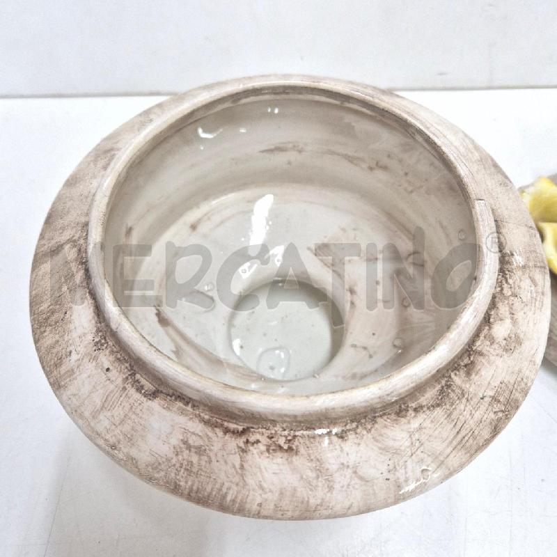 CENTROTAVOLA VASO BEIGE SFUMATO CON COPERCHIO FIORI IN CERAMICA | Mercatino dell'Usato Cervia 4