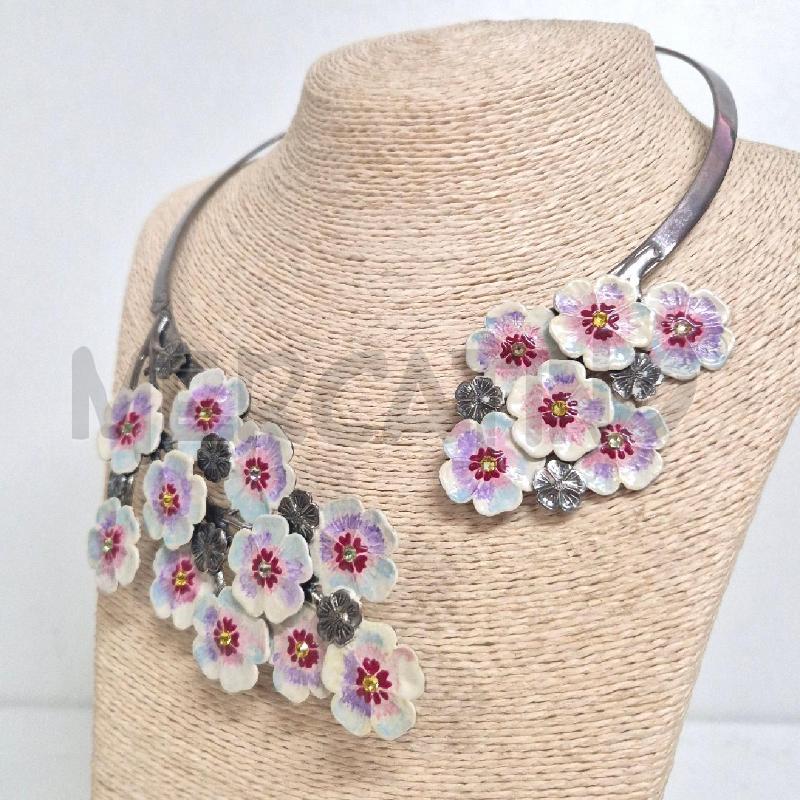 COLLANA REMINESCENCE RIGIDA CON FIORI BIANCHI | Mercatino dell'Usato Cervia 3