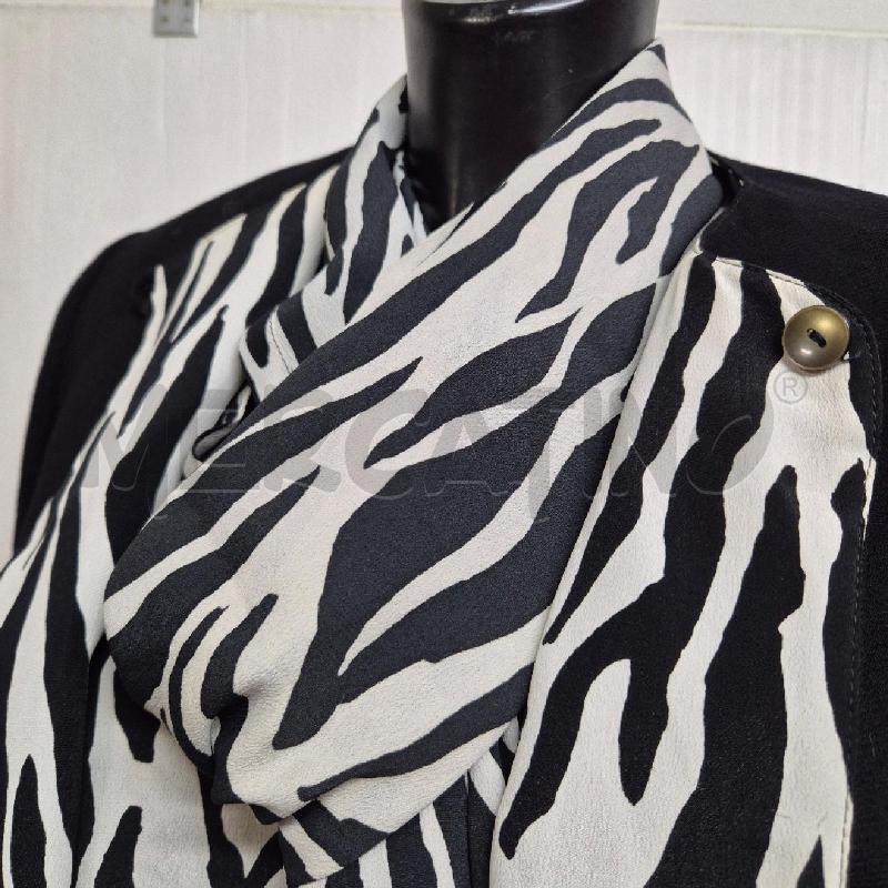 COMPLETO DONNA GFF GIACCA NERA+ TSHIRT CON STOLA ZEBRATI | Mercatino dell'Usato Cervia 4