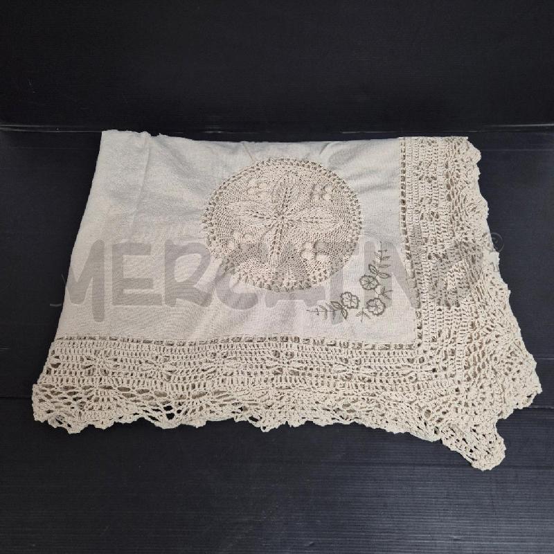 COPRI TAVOLO RETTANGOLARE PANNA CON APPLICAZIONI SIMIL UNICINETTO 250X140 | Mercatino dell'Usato Cervia 1