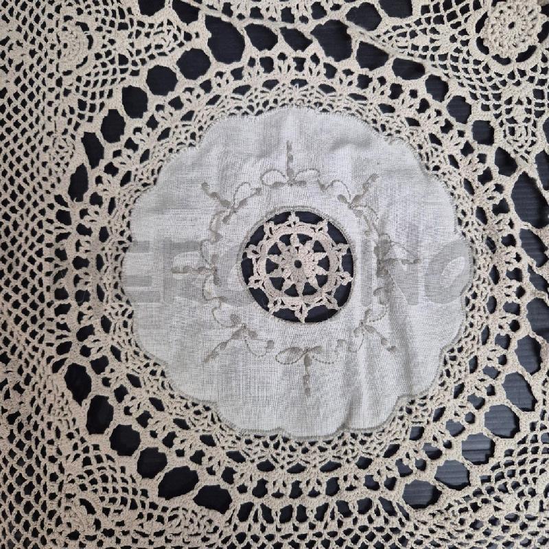 COPRI TAVOLO UNCINETTO E STOFFA BEIGE 240X270  | Mercatino dell'Usato Cervia 3
