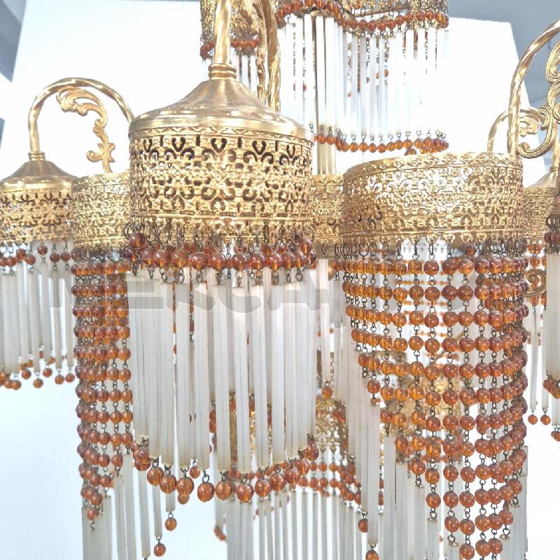 LAMPADARIO ETNICO STRUTTURA DORATA PENDAGLI VETRO BIANCHI | Mercatino dell'Usato Cervia 2