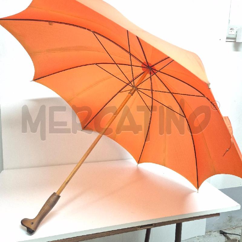 OMBRELLO ARANCIONE MANICO STIVALE | Mercatino dell'Usato Cervia 4
