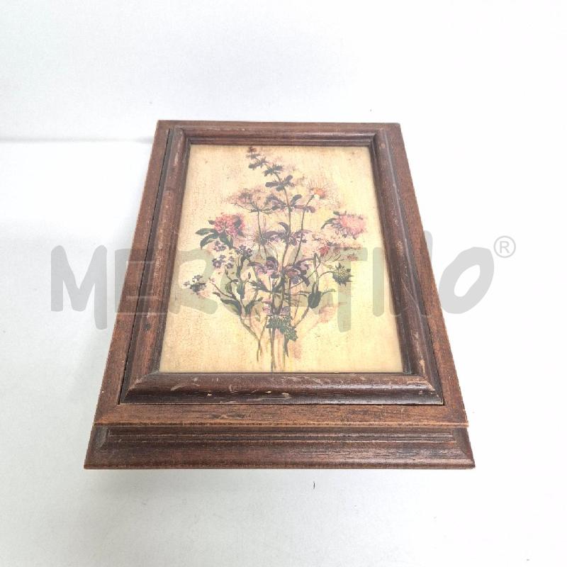 SCATOLA LEGNO VECCHIA CON MAZZO FIORI | Mercatino dell'Usato Cervia 1
