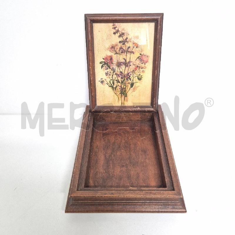 SCATOLA LEGNO VECCHIA CON MAZZO FIORI | Mercatino dell'Usato Cervia 2