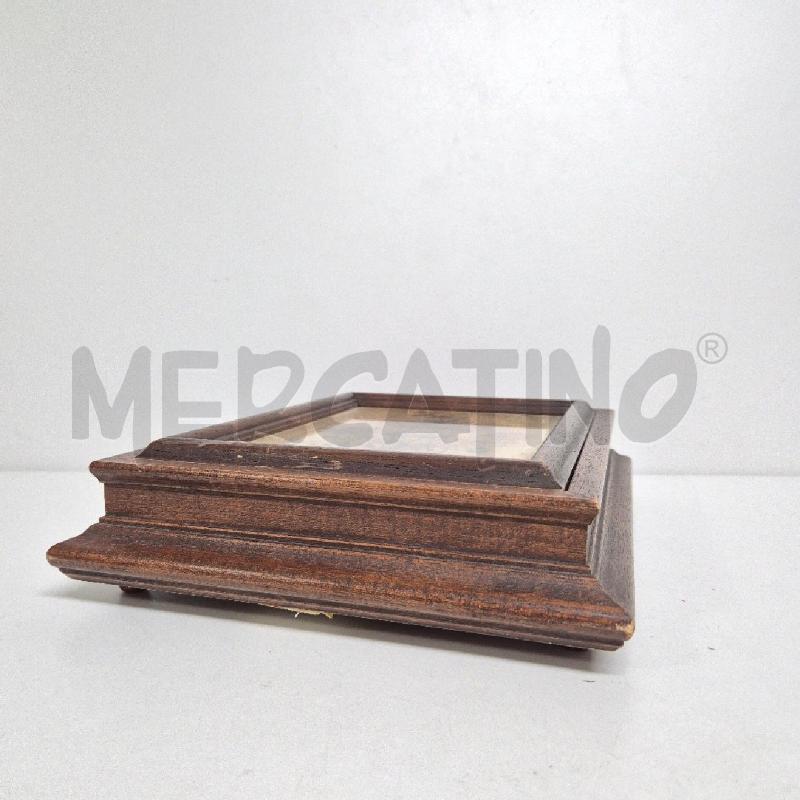 SCATOLA LEGNO VECCHIA CON MAZZO FIORI | Mercatino dell'Usato Cervia 3