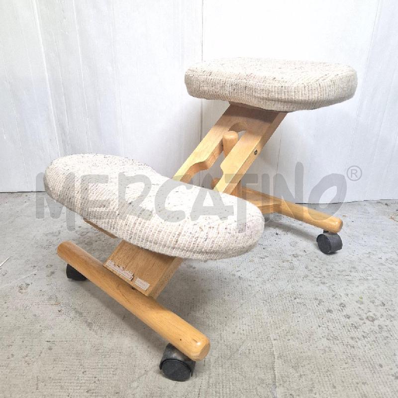 SGABELLO SEDIA ERGONOMICA IN LEGNO CHIARO | Mercatino dell'Usato Cervia 1