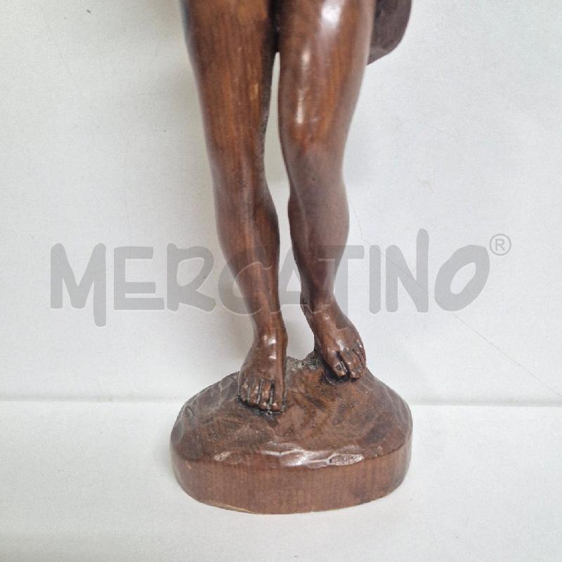 STATUA LEGNO DONNA FASCI NELLE MANI | Mercatino dell'Usato Cervia 3