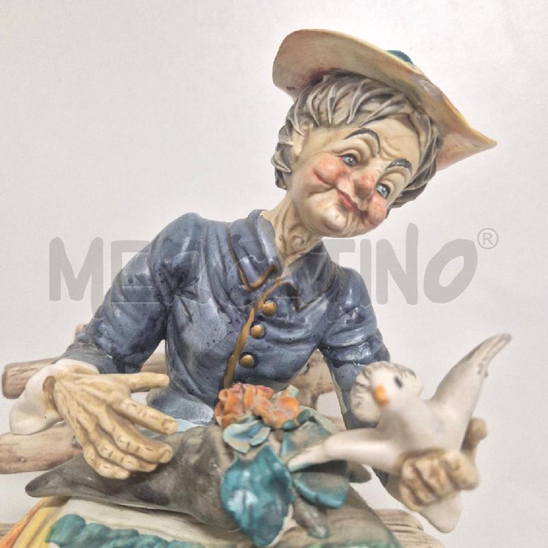 STATUINA CERAMICA DONNA SU PANCHINA CON COLOMBA | Mercatino dell'Usato Cervia 2
