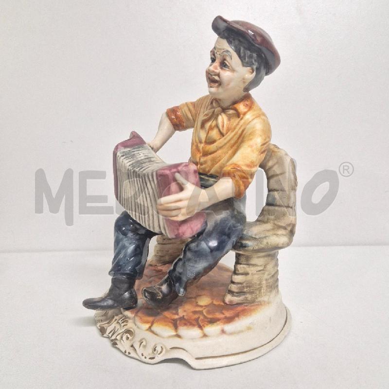 STATUINA CERAMICA UOMO CON FISARMONICA | Mercatino dell'Usato Cervia 3