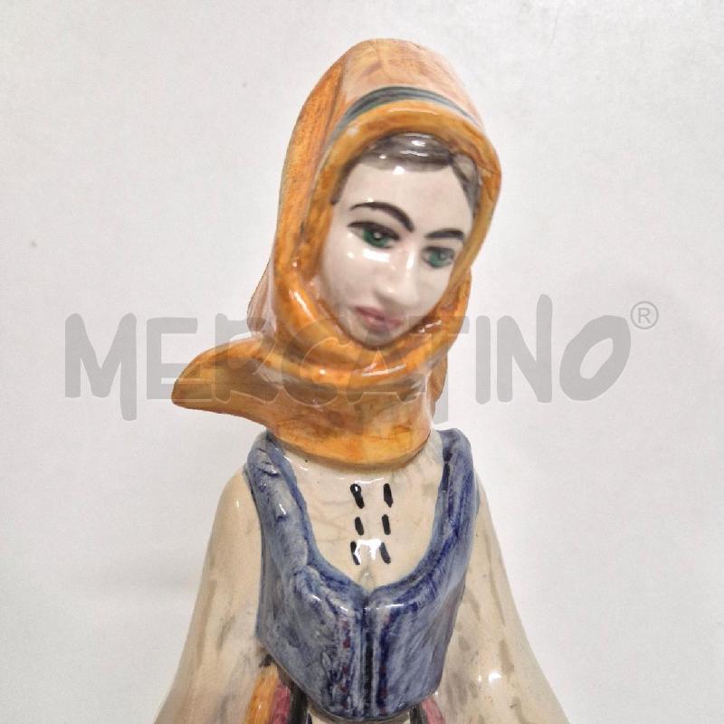 STATUINA STELIO MOLA CAGLIARI DONNA CON GREMBIULE | Mercatino dell'Usato Cervia 2