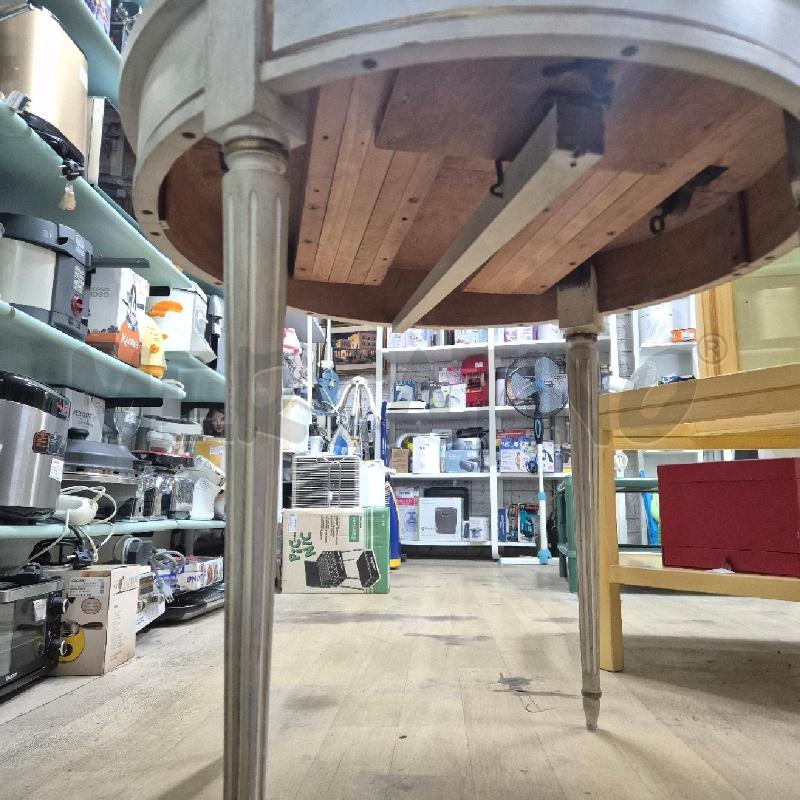 TAVOLINO TONDO BIANCO PIANO E DECORI MARRONI | Mercatino dell'Usato Cervia 5
