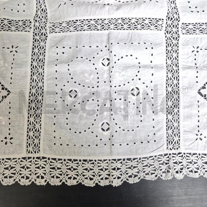 TOVAGLIA QUADRATA 95X95 BIANCA CON RICAMI E UNICINETTO | Mercatino dell'Usato Cervia 3