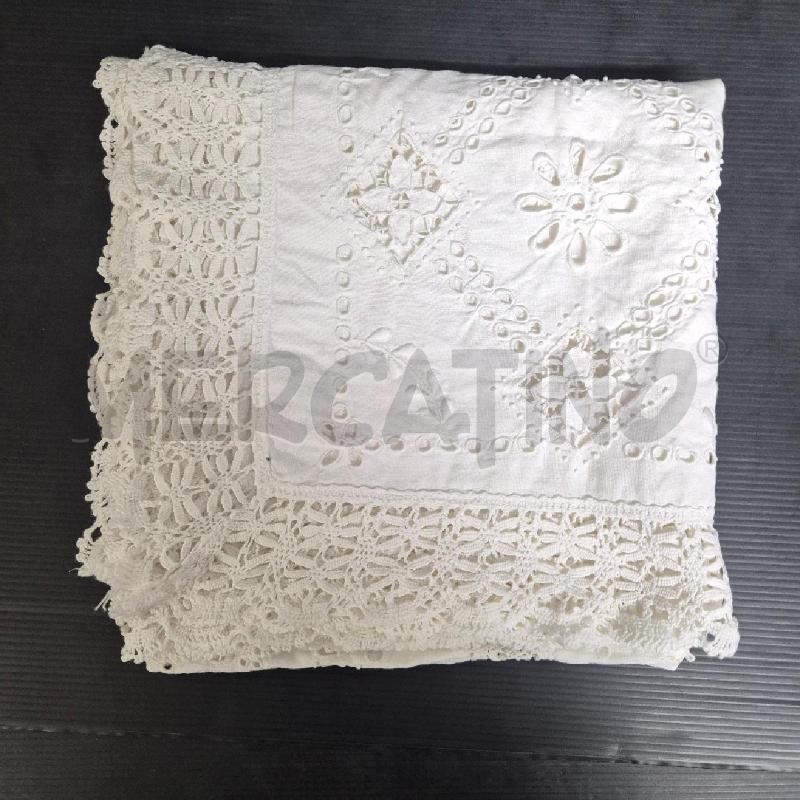 TOVAGLIA QUADRATA 95X95 BIANCA CON RICAMI E UNICINETTO | Mercatino dell'Usato Cervia 4