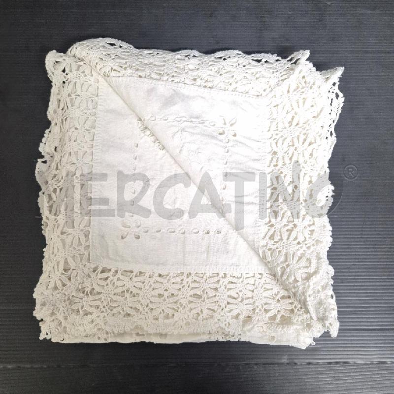 TOVAGLIA QUADRATA 95X95 BIANCA CON RICAMI E UNICINETTO | Mercatino dell'Usato Cervia 5
