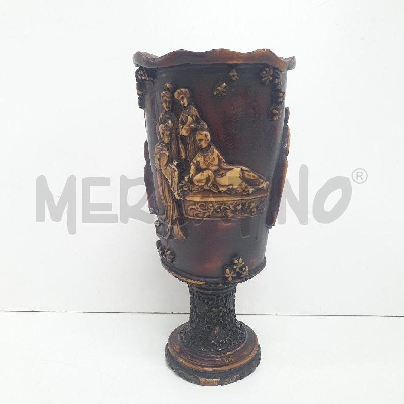 VASO LEGNO CON FIGURE IN RILIEVO | Mercatino dell'Usato Cervia 1