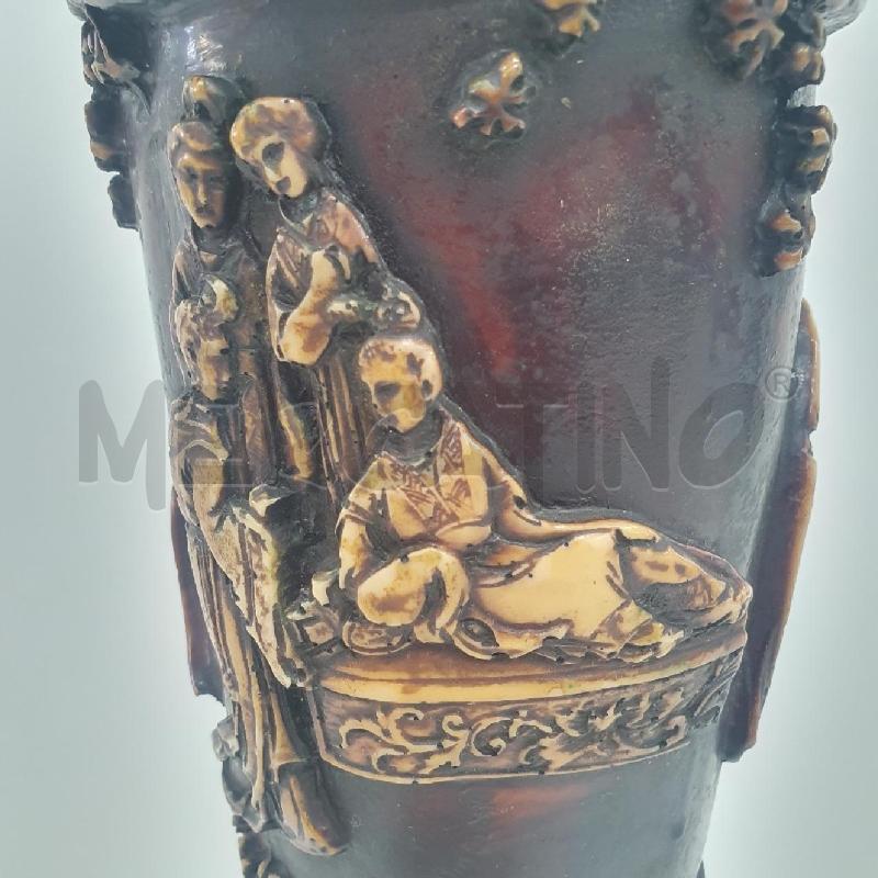VASO LEGNO CON FIGURE IN RILIEVO | Mercatino dell'Usato Cervia 2