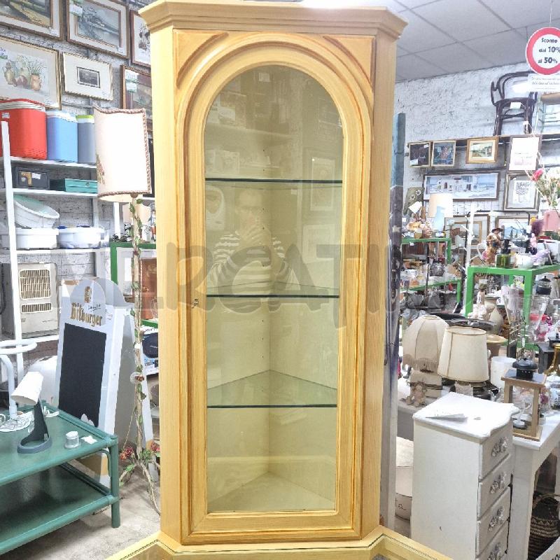 VETRINETTA CON TAVOLINO GIALLO | Mercatino dell'Usato Cervia 2