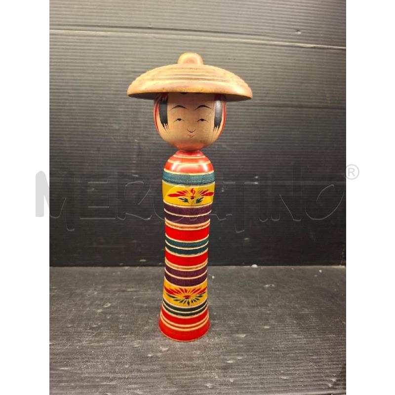 BAMBOLA GIAPPONESE IN LEGNO CON CAPPELLO | Mercatino dell'Usato Lugo 1