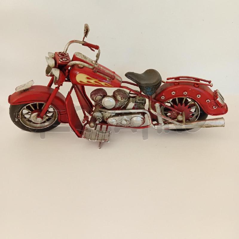 MODELLINO MOTO ROSSA METALLO | Mercatino dell'Usato Cesenatico 1