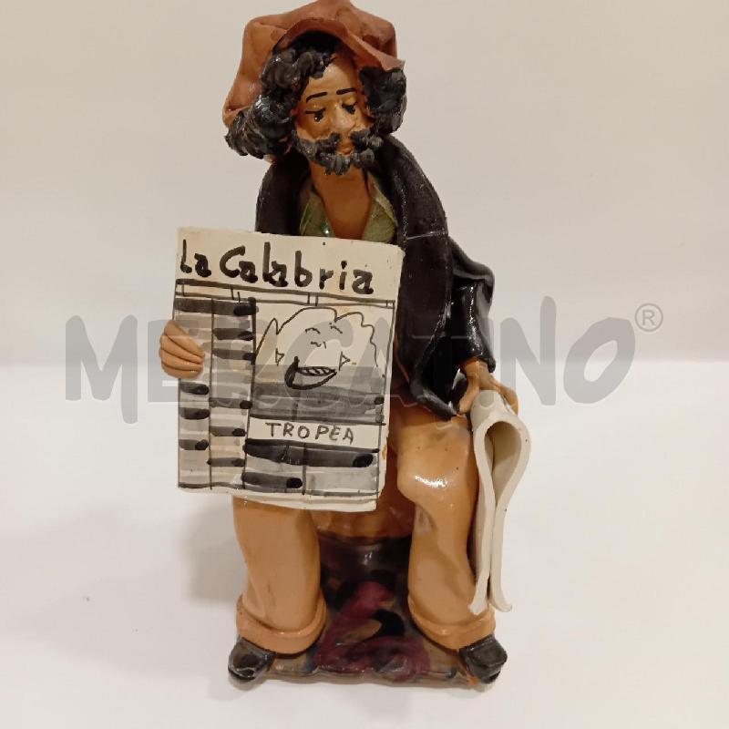 SCULTURA PERSONAGGIO SEDUTO CON GIORNALE SIBARI | Mercatino dell'Usato Cesenatico 1