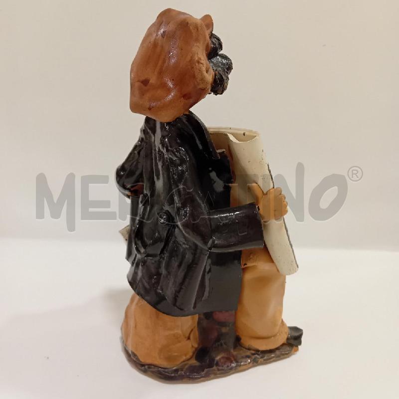 SCULTURA PERSONAGGIO SEDUTO CON GIORNALE SIBARI | Mercatino dell'Usato Cesenatico 2