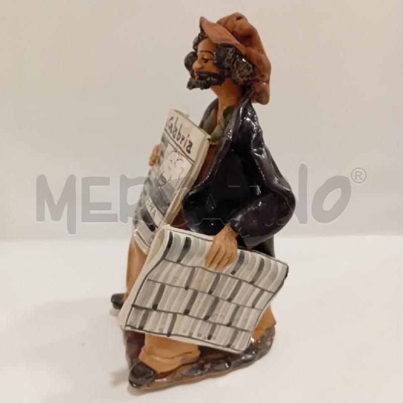 SCULTURA PERSONAGGIO SEDUTO CON GIORNALE SIBARI | Mercatino dell'Usato Cesenatico 4