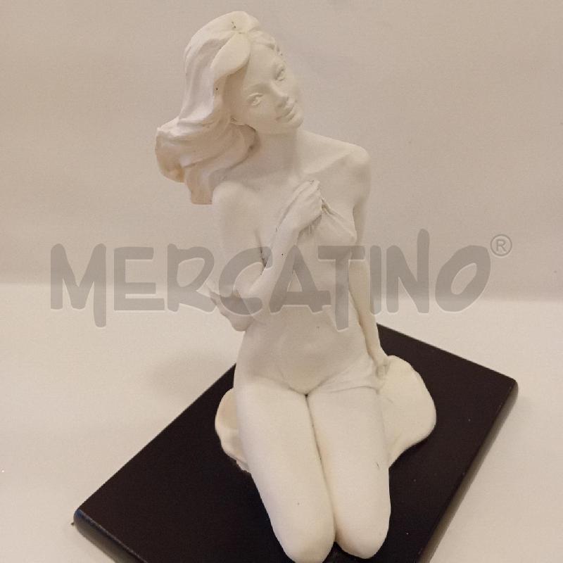 STATUINA  DONNA SEDUTA ADL | Mercatino dell'Usato Cesenatico 2