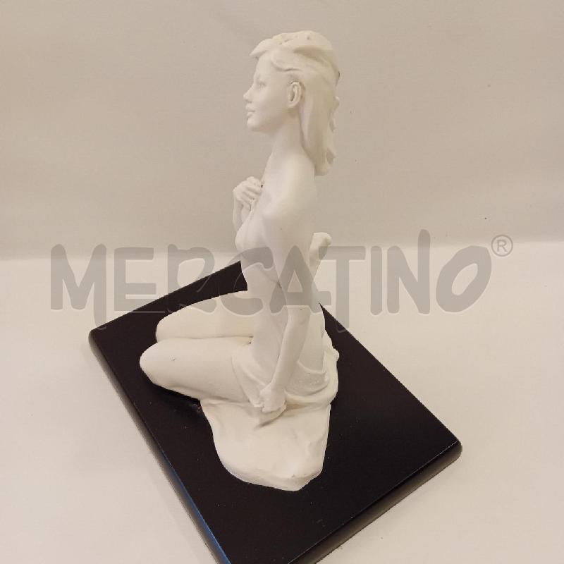 STATUINA  DONNA SEDUTA ADL | Mercatino dell'Usato Cesenatico 4