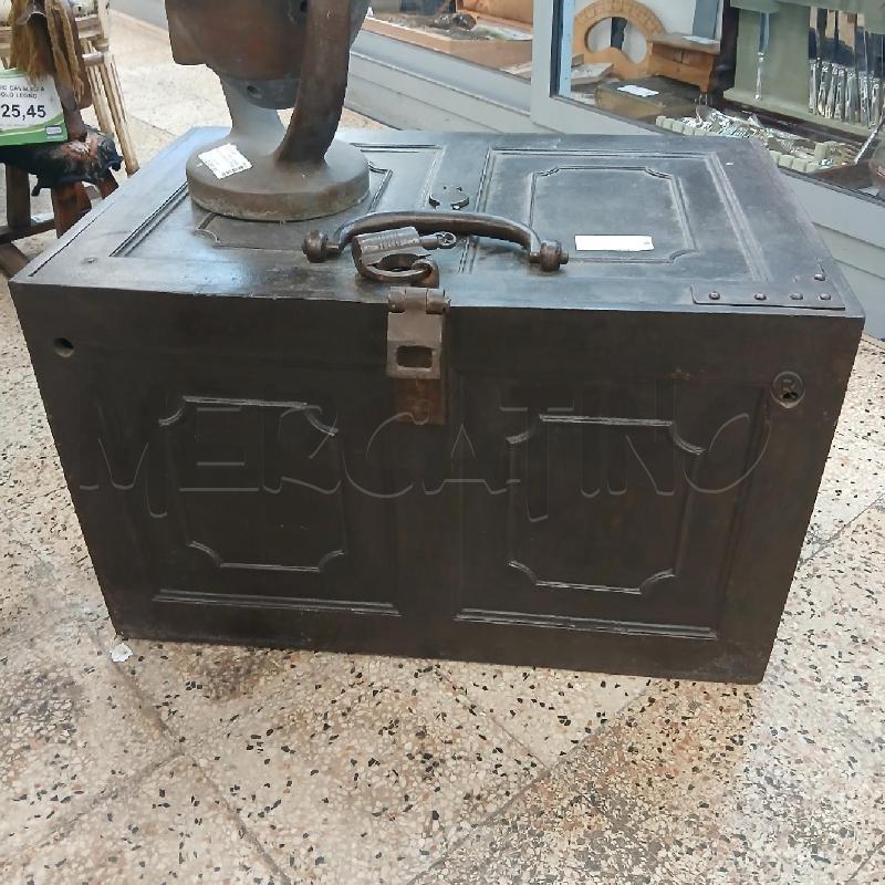 BAULE CASSAFORTE ANTICA  | Mercatino dell'Usato Roma garbatella 1