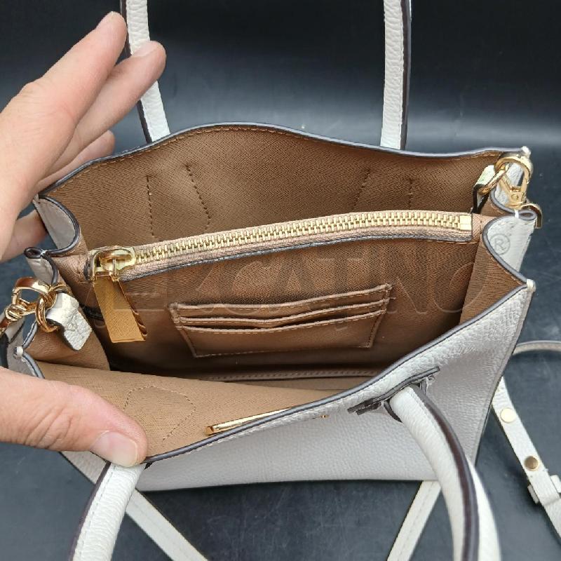 BORSA A MANO + TRAC MICHAEL KORS BIANCO LOGO DORATO | Mercatino dell'Usato Roma garbatella 4