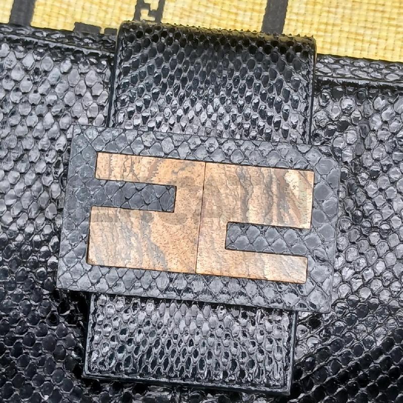 BORSA A SPALLA FENDI BAGUETTE PITONE  | Mercatino dell'Usato Roma garbatella 2