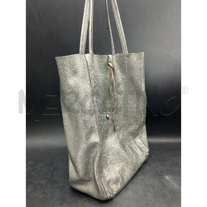 BORSA GENUINE LEATHER ARGENTATA  | Mercatino dell'Usato Roma garbatella 3
