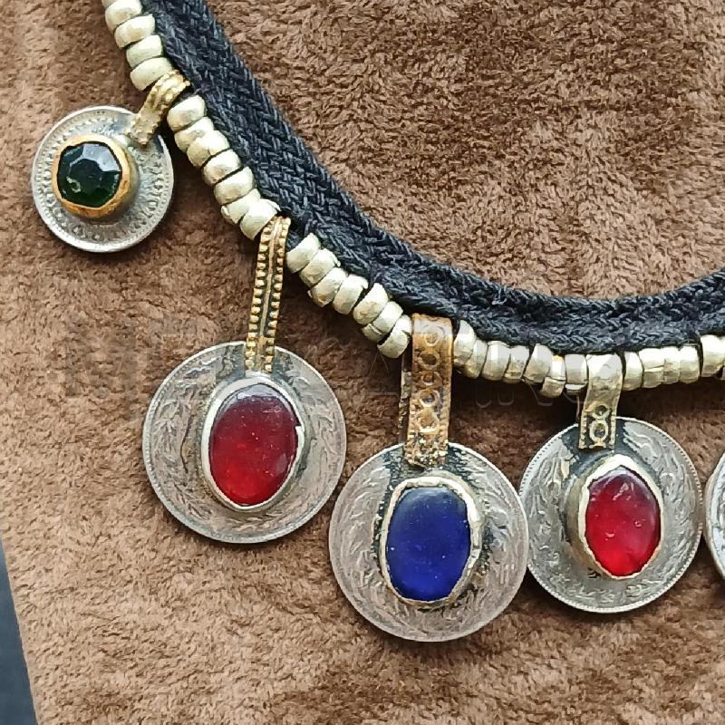 COLLANA LACCIO CIONDOLI PIETRE COLOR | Mercatino dell'Usato Roma garbatella 2
