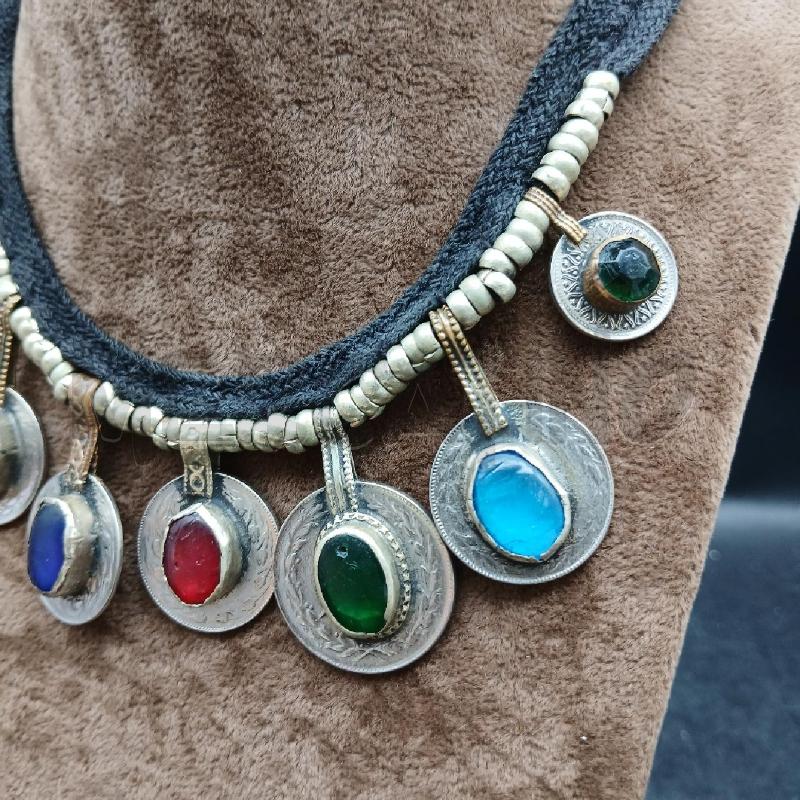 COLLANA LACCIO CIONDOLI PIETRE COLOR | Mercatino dell'Usato Roma garbatella 3