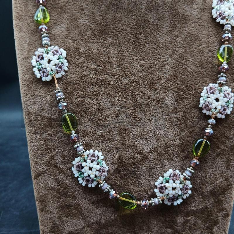 COLLANA PERLINE BIANCO VERDE | Mercatino dell'Usato Roma garbatella 2