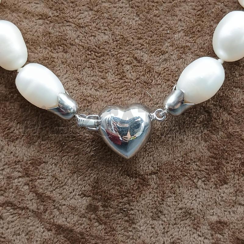 COLLANA PIETRE BIANCHE  | Mercatino dell'Usato Roma garbatella 2