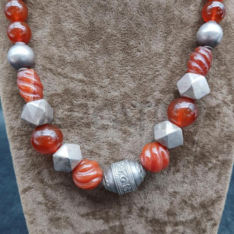 COLLANA PIETRE ROSSO SFERE MET | Mercatino dell'Usato Roma garbatella 2