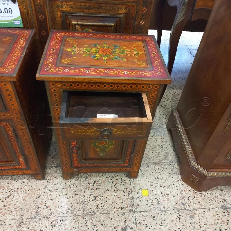 COPPIA COMODINI 1 ANTA 1 CASSETTO FIORI ROSSI  | Mercatino dell'Usato Roma garbatella 2