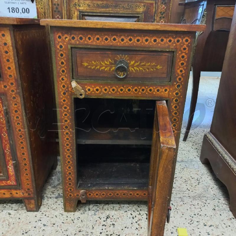 COPPIA COMODINI 1 ANTA 1 CASSETTO FIORI ROSSI  | Mercatino dell'Usato Roma garbatella 3
