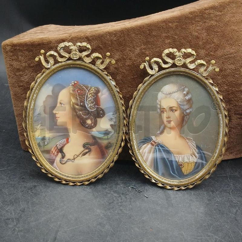 COPPIA MINIATURE PROFILO DAME | Mercatino dell'Usato Roma garbatella 1