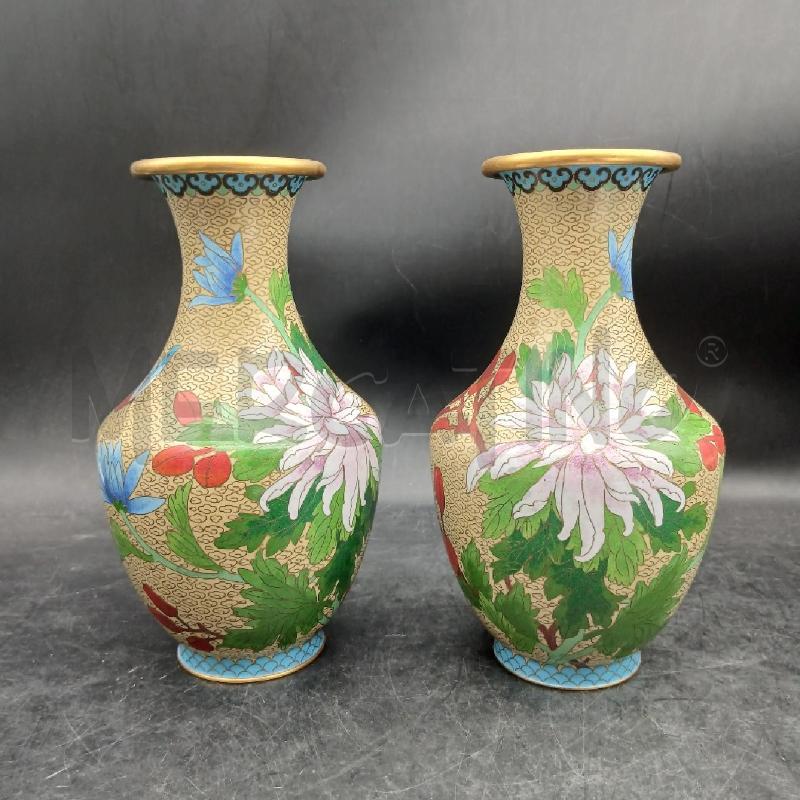 COPPIA VASI CLOISONNÈ FIORI FARFALLE | Mercatino dell'Usato Roma garbatella 1
