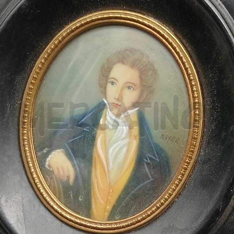 CORNICETTA OVALE LEGNO RITRATTO  | Mercatino dell'Usato Roma garbatella 2