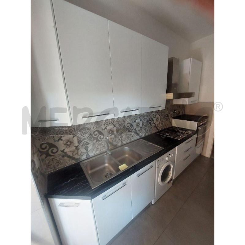 CUCINA BIANCA TOP NERO | Mercatino dell'Usato Roma garbatella 1