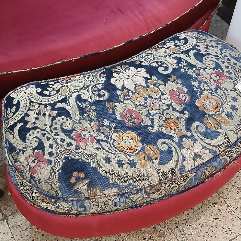 DIVANO CURVO ROSSO + POUF  | Mercatino dell'Usato Roma garbatella 3